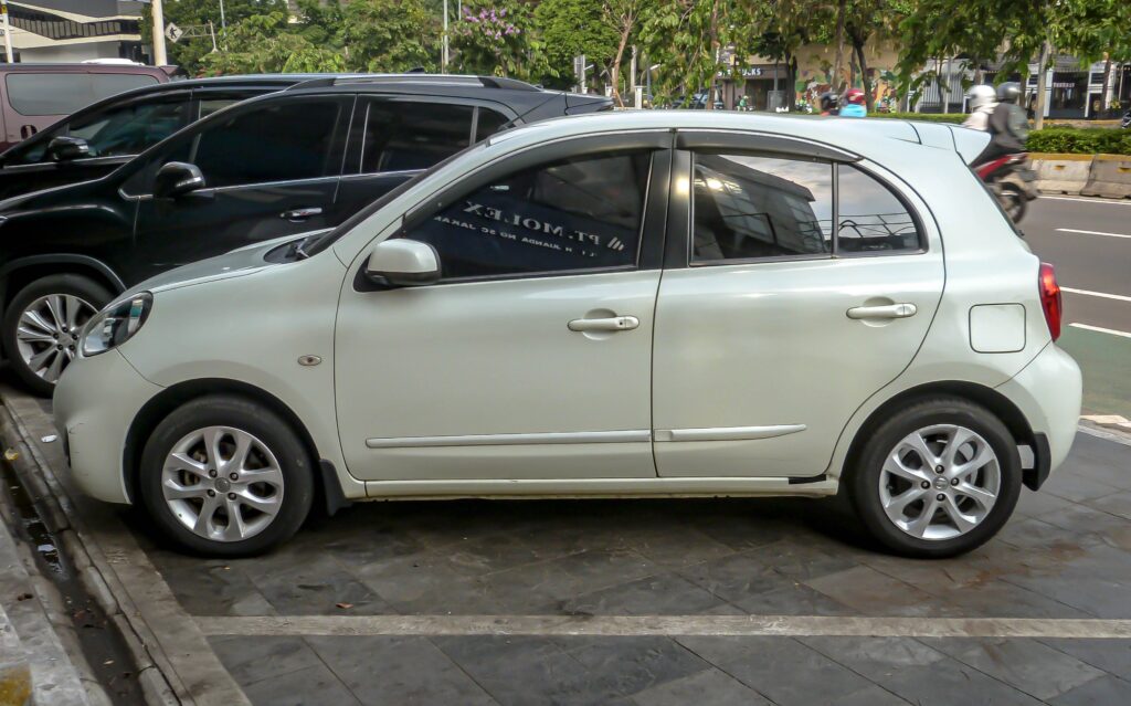 mobil matic kecil baleno