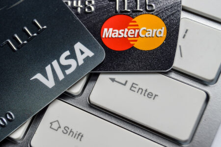 Apa Saja Perbedaan Visa Dan Mastercard? Ini Penjelasannya! - Qoala ...